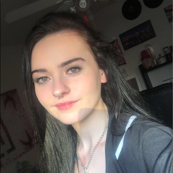 Meet your Posher, Erin - Picture 3 of 3